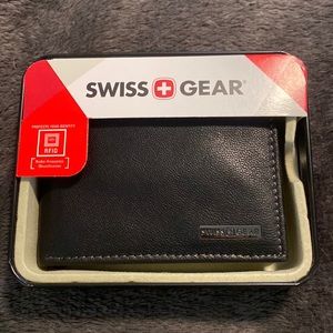 Men’s black Swiss Gear wallet. Never used.